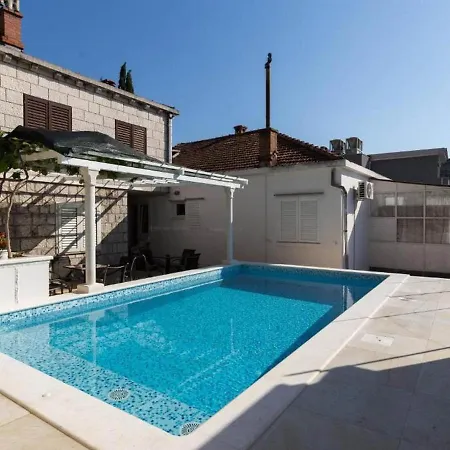 Kusalo Vendégház 3*