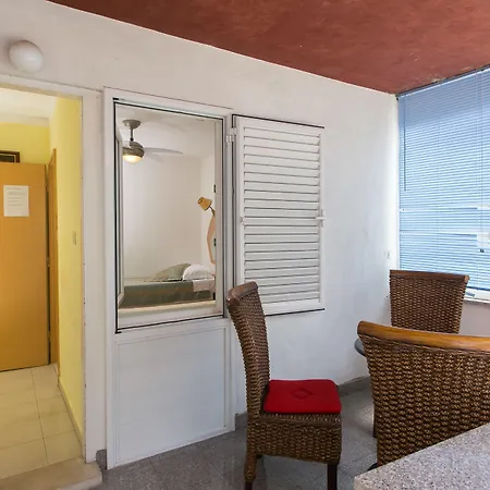 Kusalo Ντουμπρόβνικ