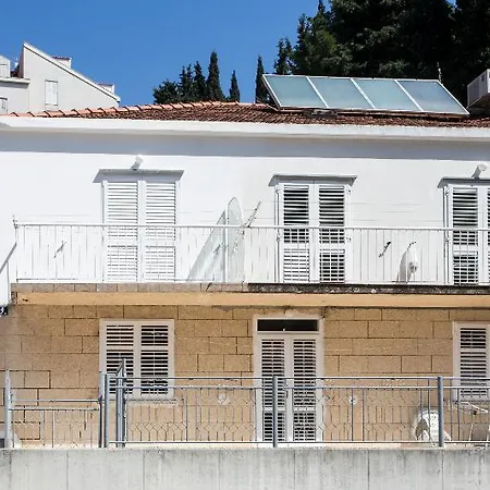 Kusalo בית הארחה 3*